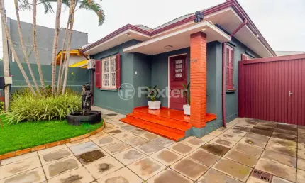 Casa com 3 quartos à venda na Travessa Afonso Mabilde, 44, Santa Maria Goretti, Porto Alegre, 150 m2 por R$ 799.000