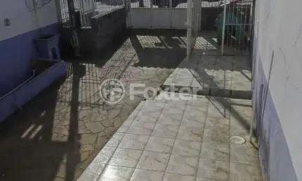 Casa com 3 quartos à venda na Avenida Dez de Maio, 494, Passo das Pedras, Porto Alegre, 150 m2 por R$ 239.000