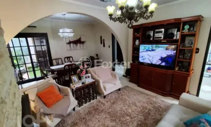 Casa com 3 quartos à venda na Avenida Coronel Gastão Haslocher Mazeron, 269, Medianeira, Porto Alegre, 280 m2 por R$ 1.050.000