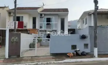 Casa com 2 quartos à venda na Rua Jerivá, 87, Potecas, São José, 70 m2 por R$ 440.000