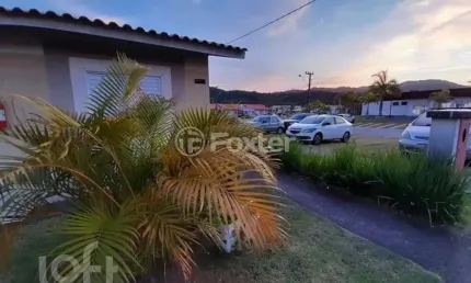 Casa em condomínio fechado com 3 quartos à venda na Avenida Paulo Roberto Vidal, 2490, Bela Vista, Palhoça, 51 m2 por R$ 320.000