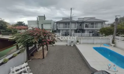Casa com 3 quartos à venda na Rua Tucumã, 170, Enseada de Brito, Palhoça, 150 m2 por R$ 900.000