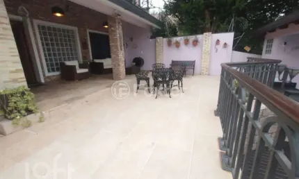 Casa com 3 quartos à venda na rua charruas, 257, espírito santo, porto alegre, 390 m2 por r$ 1.750.000