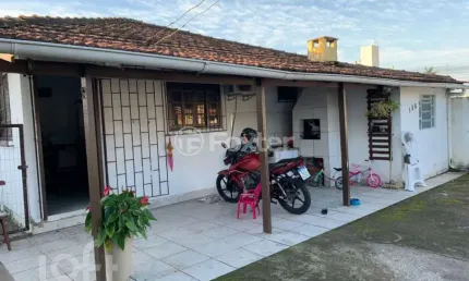 Casa com 2 quartos à venda na Rua Desembargador Maurílio Coimbra, 135, Canasvieiras, Florianópolis, 70 m2 por R$ 1.250.000