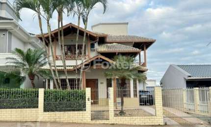 Casa com 4 quartos à venda na Avenida dos Lagos, 3709, Pedra Branca, Palhoça, 223 m2 por R$ 1.599.000