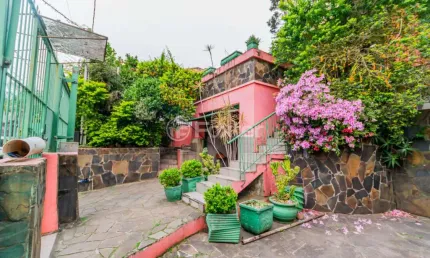 Casa com 3 quartos à venda na Rua Eurico Lara, 609, Medianeira, Porto Alegre, 190 m2 por R$ 700.000
