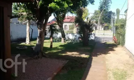 Casa com 2 quartos à venda na Avenida Guarujá, 156, Guarujá, Porto Alegre, 150 m2 por R$ 320.000