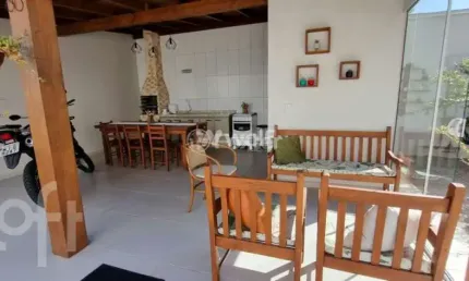 Casa com 3 quartos à venda na Rua Graciliano Carlos de Quadros, 64, Centro, Palhoça, 209 m2 por R$ 1.040.000