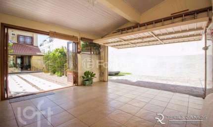 Casa em condomínio fechado com 5 quartos à venda na Rua Chico Pedro, 191, Camaquã, Porto Alegre, 290 m2 por R$ 920.000