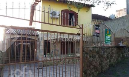 Casa com 3 quartos à venda na Avenida Teresina, 249, Medianeira, Porto Alegre, 190 m2 por R$ 380.000