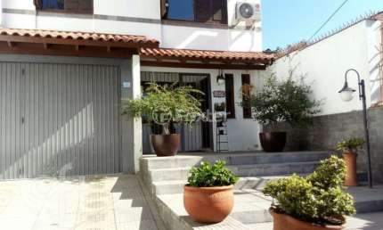 Casa com 3 quartos à venda na Rua Augusto Attílio Giordani, 159, São Sebastião, Porto Alegre, 188 m2 por R$ 700.000