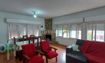 Casa com 5 quartos à venda na Rua Coronel Neves, 736, Medianeira, Porto Alegre, 272 m2 por R$ 800.000