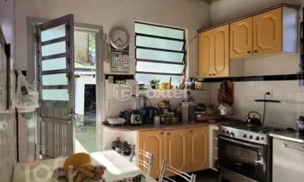 Casa com 2 quartos à venda na Rua Engenheiro Walter Boehl, 635, Vila Ipiranga, Porto Alegre, 330 m2 por R$ 649.000