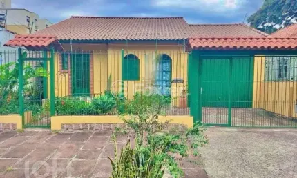 Casa com 3 quartos à venda na Rua Dona Zulmira, 161, Cavalhada, Porto Alegre, 220 m2 por R$ 550.000