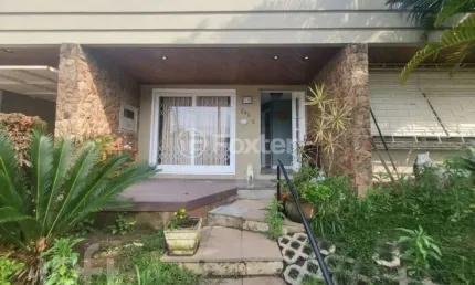 Casa com 3 quartos à venda na Rua Professor Fernando Carneiro, 240, Três Figueiras, Porto Alegre, 290 m2 por R$ 1.800.000
