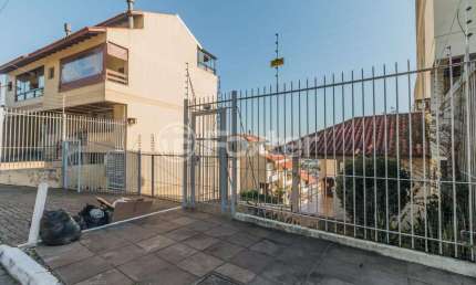 Terreno em condomínio fechado à venda na Rua Alcebíades Antônio dos Santos, 635, Nonoai, Porto Alegre, 105 m2 por R$ 110.000