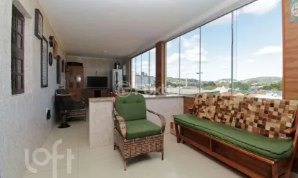 Casa com 4 quartos à venda na rua vinte e um de agosto, 133, cavalhada, porto alegre, 185 m2 por r$ 850.000