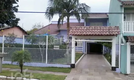 Casa com 4 quartos à venda na Rua dos Lírios, 77, Igara, Canoas, 257 m2 por R$ 744.681