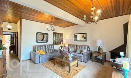 Casa com 5 quartos à venda na Rua Mata Coelho, 98, Nonoai, Porto Alegre, 200 m2 por R$ 600.000