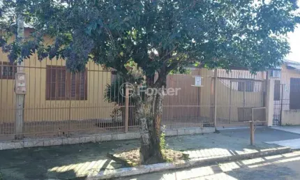 Casa com 2 quartos à venda na Quadra E Cinco, 34, Guajuviras, Canoas, 200 m2 por R$ 329.000