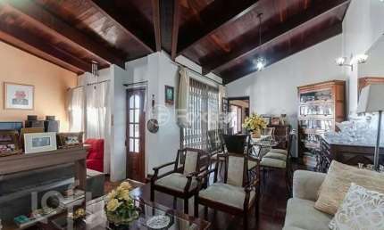 Casa com 3 quartos à venda na Rua Comandai, 651, Cristal, Porto Alegre, 320 m2 por R$ 635.000