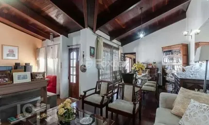 Casa com 3 quartos à venda na Rua Comandai, 651, Cristal, Porto Alegre, 320 m2 por R$ 635.000