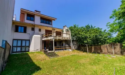 Casa com 3 quartos à venda na Rua Manoel Antônio de Magalhães, 40, Medianeira, Porto Alegre, 258 m2 por R$ 880.000