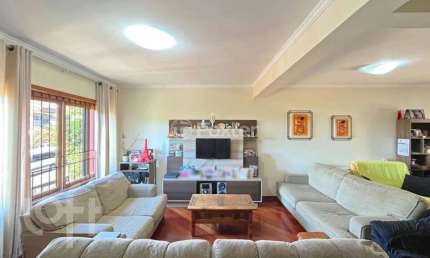 Casa com 3 quartos à venda na Rua Professora Thereza Noronha, 39, Espírito Santo, Porto Alegre, 162 m2 por R$ 790.000