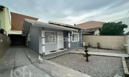 Casa com 2 quartos à venda na rua santa maria, 250, são sebastião, palhoça, 59 m2 por r$ 433.000