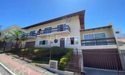 Casa com 4 quartos à venda na Avenida Atlântica, 982, Barreiros, São José, 247 m2 por R$ 1.091.000