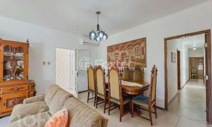 Casa com 4 quartos à venda na Rua Eurico Lara, 385, Medianeira, Porto Alegre, 272 m2 por R$ 789.900