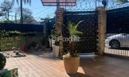 Casa com 4 quartos à venda na Rua Dom João VI, 84, Medianeira, Porto Alegre, 264 m2 por R$ 900.000