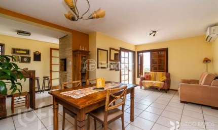 Casa em condomínio fechado com 3 quartos à venda na Avenida Jacuí, 1248, Cristal, Porto Alegre, 193 m2 por R$ 700.000