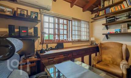 Casa com 3 quartos à venda na Rua João Paetzel, 1730, Chácara das Pedras, Porto Alegre, 356 m2 por R$ 2.195.000