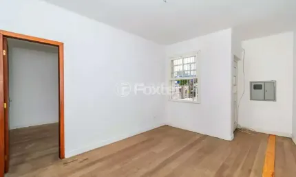 Casa com 2 quartos à venda na Avenida Doutor Carlos Barbosa, 1328, Medianeira, Porto Alegre, 63 m2 por R$ 249.000