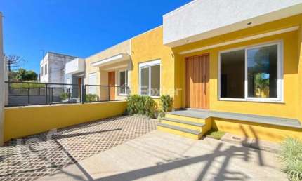 Casa com 3 quartos à venda na Rua Criciúma, 35, Guarujá, Porto Alegre, 60 m2 por R$ 425.000