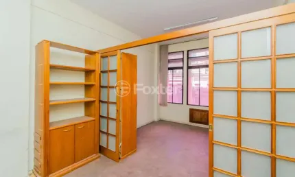 Sala comercial com 3 salas à venda na Avenida Borges de Medeiros, 308, Centro Histórico, Porto Alegre, 50 m2 por R$ 200.000