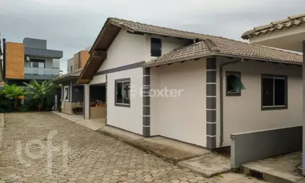 Casa em condomínio fechado com 3 quartos à venda na servidão do jura, 476, ingleses do rio vermelho, florianópolis, 100 m2 por r$ 388.000