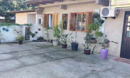 Casa com 3 quartos à venda na Rua Jessu Oliveira Silva, 4536, Restinga, Porto Alegre, 70 m2 por R$ 220.000