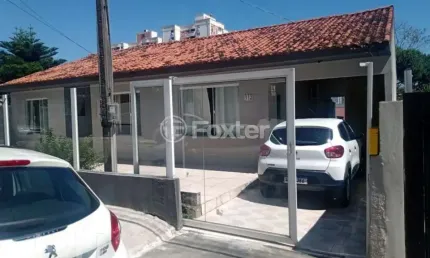 Casa com 3 quartos à venda na Rua Domingos Romão, 112, Barreiros, São José, 300 m2 por R$ 660.000
