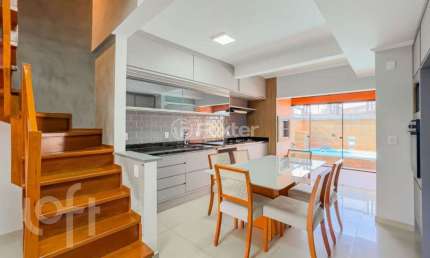 Casa com 3 quartos à venda na Rua Heitor Kramer, 374, Guarujá, Porto Alegre, 114 m2 por R$ 650.500