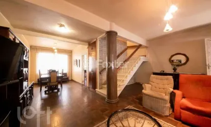 Casa com 3 quartos à venda na Rua Sinimbú, 160, Petrópolis, Porto Alegre, 156 m2 por R$ 745.000