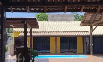 Casa com 2 quartos à venda na Rua Petúnia, 15, Enseada de Brito, Palhoça, 140 m2 por R$ 970.000