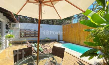 Casa com 4 quartos à venda na Rua Afonso Arinos, 625, Camaquã, Porto Alegre, 262 m2 por R$ 1.090.000