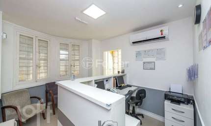 Casa com 1 quarto à venda na Rua Miguel Tostes, 804, Rio Branco, Porto Alegre, 300 m2 por R$ 1.500.000