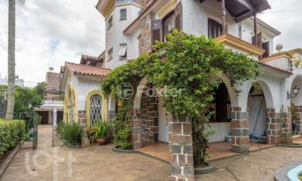 Casa com 3 quartos à venda na Rua Eça de Queiroz, 530, Petrópolis, Porto Alegre, 750 m2 por R$ 3.300.000