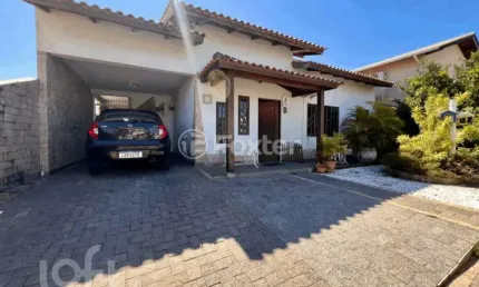 Casa com 2 quartos à venda na Rua Professora Regina Waltrick Ramos, 64, Jardim Atlântico, Florianópolis, 144 m2 por R$ 1.200.000