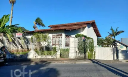 Casa com 4 quartos à venda na Rua Assis Brasil, 467, Ponta de Baixo, São José, 300 m2 por R$ 1.450.000