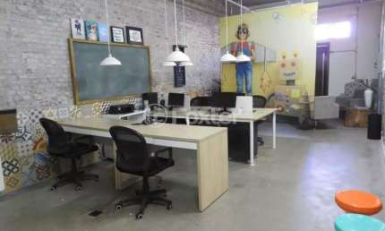 Prédio com 5 salas à venda na Avenida Brino, 241, Santa Maria Goretti, Porto Alegre, 274 m2 por R$ 2.500.000
