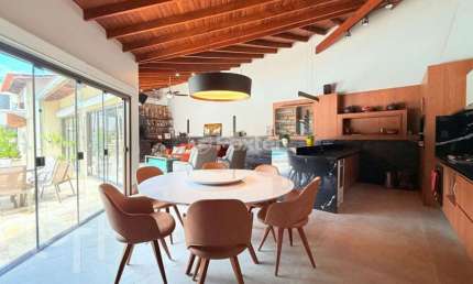Casa com 5 quartos à venda na Rua Jataí, 563, Cristal, Porto Alegre, 499 m2 por R$ 1.800.000